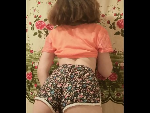 ❤️ Sexet ung babe laver en striptease ved at filme sine shorts på kamera ❤️❌ Fucking video at da.porn33.top